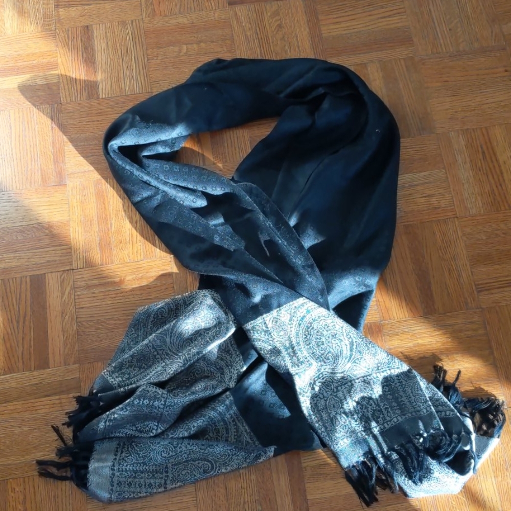 Gorgeous BRAND NEW scarf. No tags.